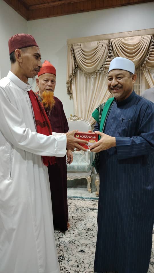 Tokoh agama menerima MASAD Cafe di majlis